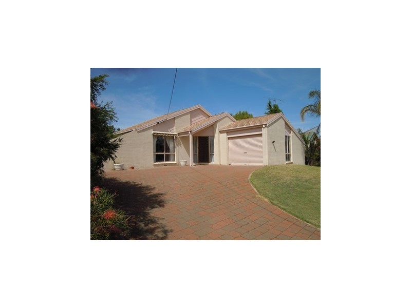 8 Riverine Street, Narrandera NSW 2700