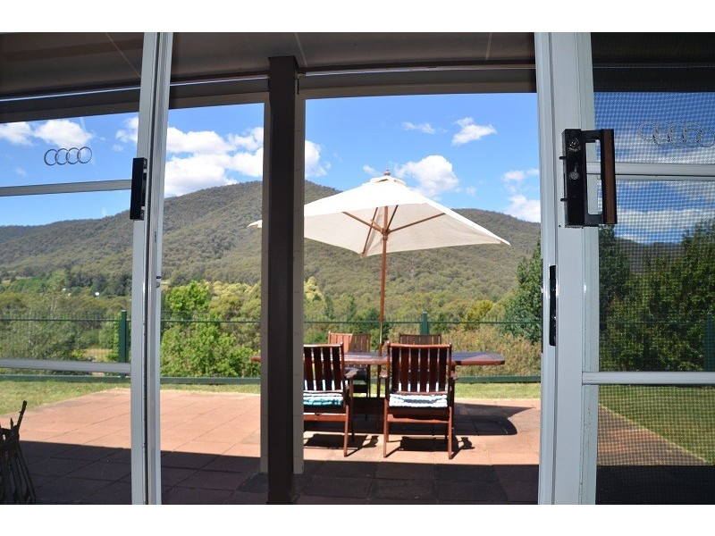 118 Centenary Avenue, Wandiligong VIC 3744