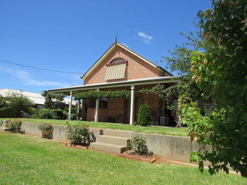 22 Wollamai Street, Finley NSW 2713