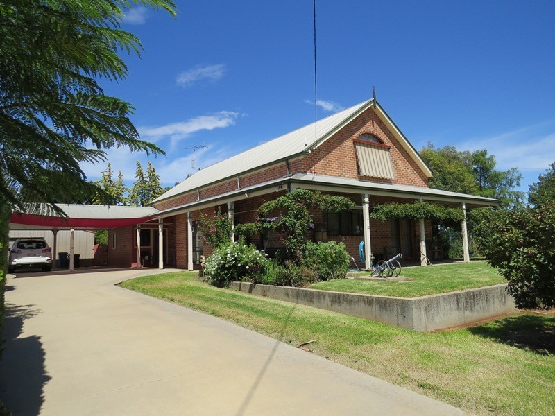 22 Wollamai Street, Finley NSW 2713