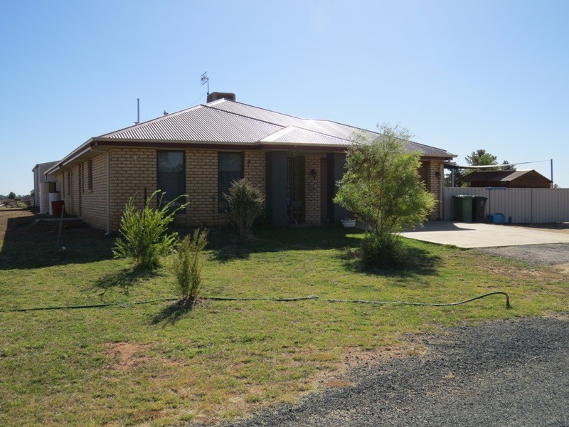 22 Todds Road, Deniliquin NSW 2710