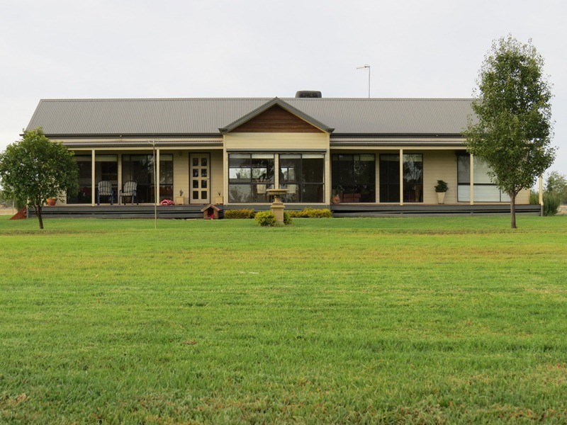 38 Flanagans Lane, Deniliquin NSW 2710