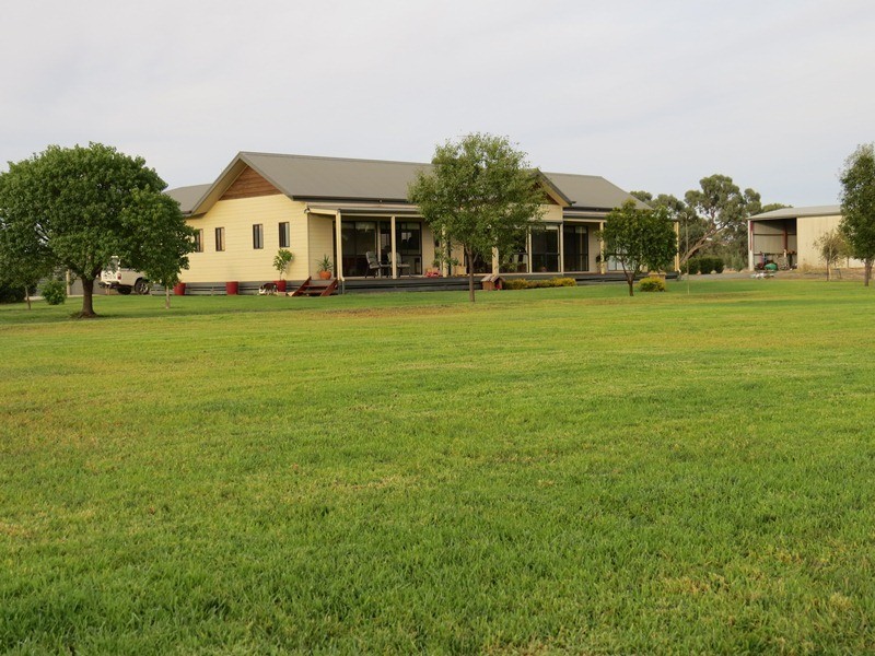 38 Flanagans Lane, Deniliquin NSW 2710