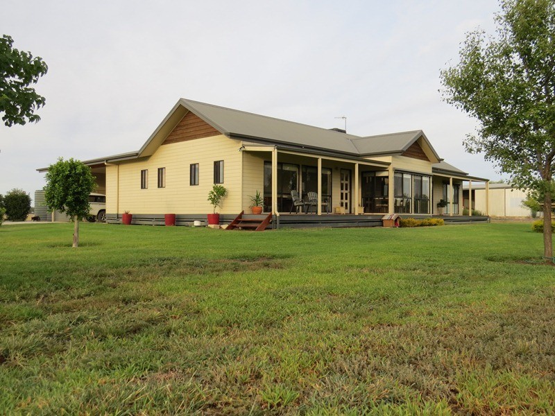38 Flanagans Lane, Deniliquin NSW 2710