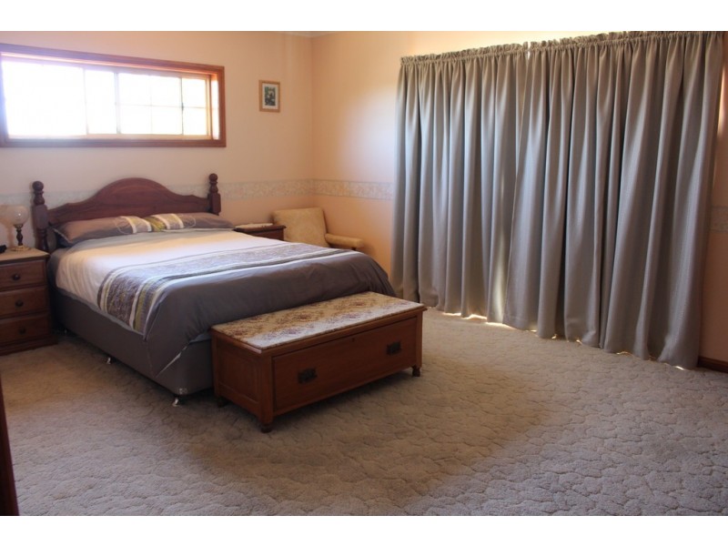 30 KELLYS ROAD, Young NSW 2594