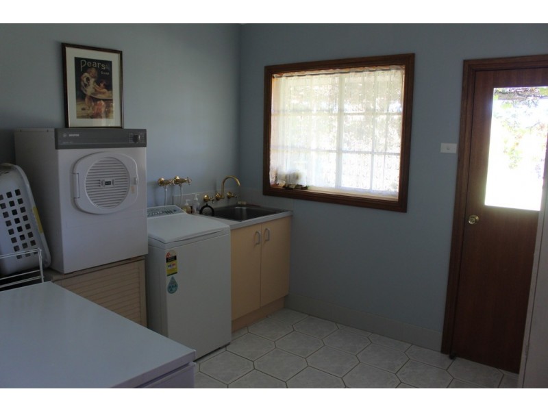30 KELLYS ROAD, Young NSW 2594