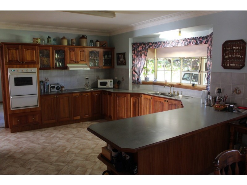 30 KELLYS ROAD, Young NSW 2594
