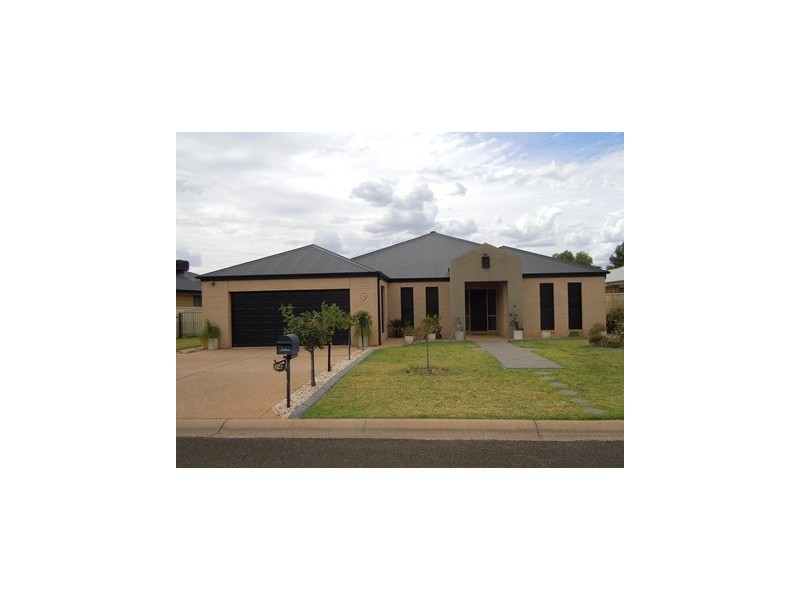 14 ANZAC CRESCENT, Narrandera NSW 2700