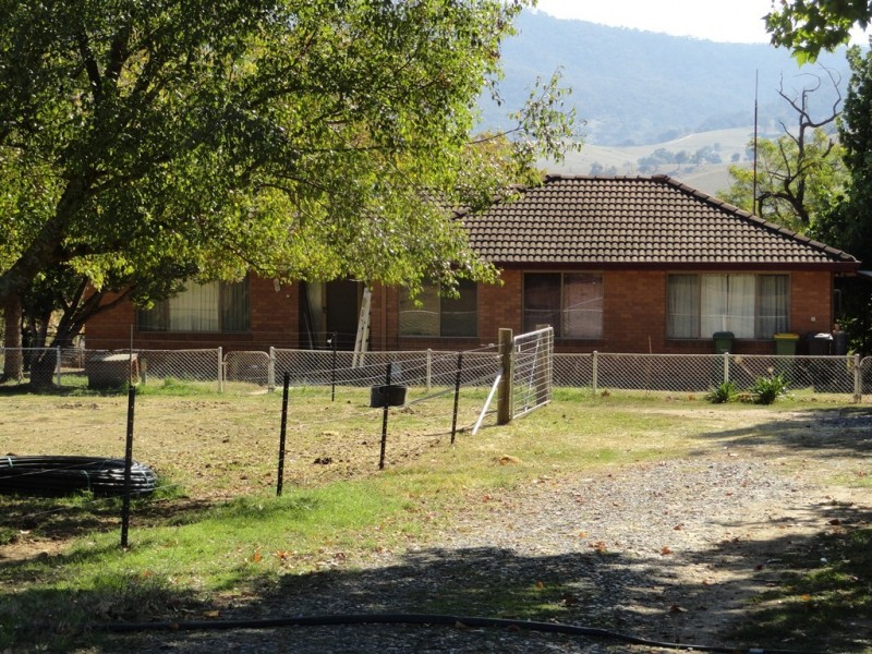 8398 Murray Valley Highway, Tallangatta East VIC 3700