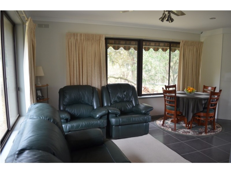 8398 Murray Valley Highway, Tallangatta East VIC 3700