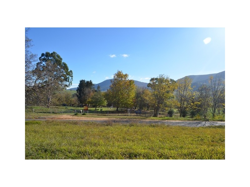 8398 Murray Valley Highway, Tallangatta East VIC 3700