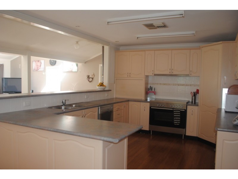 414 CHURCH STREET, Hay NSW 2711