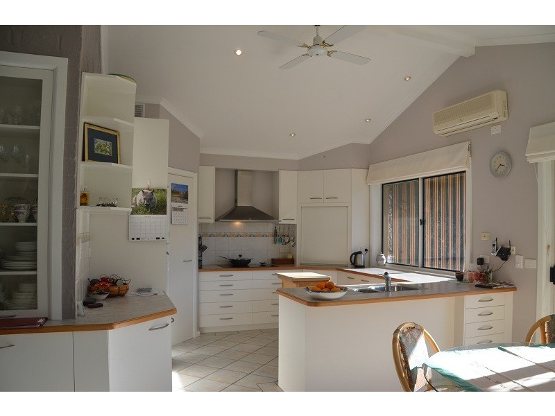 3 Walkers Lane, Bright VIC 3741