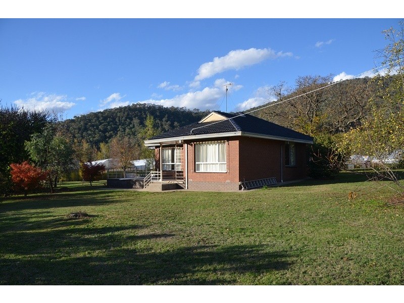 787 Morses Creek Road, Wandiligong VIC 3744