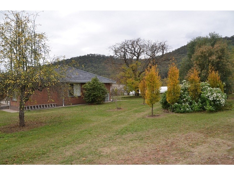 787 Morses Creek Road, Wandiligong VIC 3744