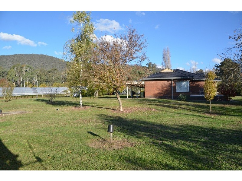787 Morses Creek Road, Wandiligong VIC 3744