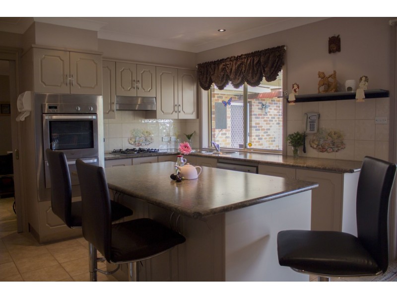 7 SAMUEL COURT, Young NSW 2594