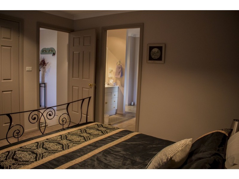 7 SAMUEL COURT, Young NSW 2594