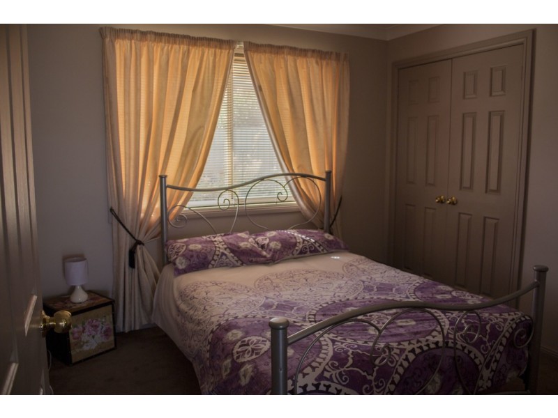 7 SAMUEL COURT, Young NSW 2594