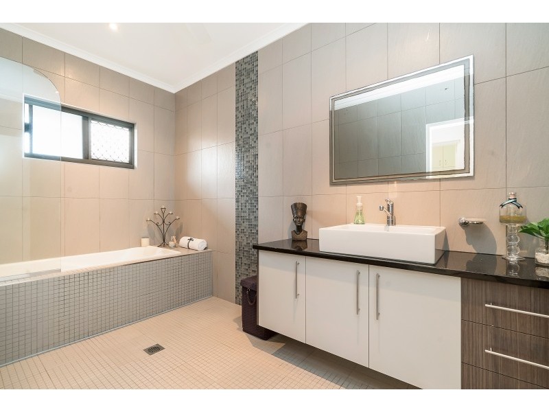 16 Kenbi Place, Rosebery NT 0832