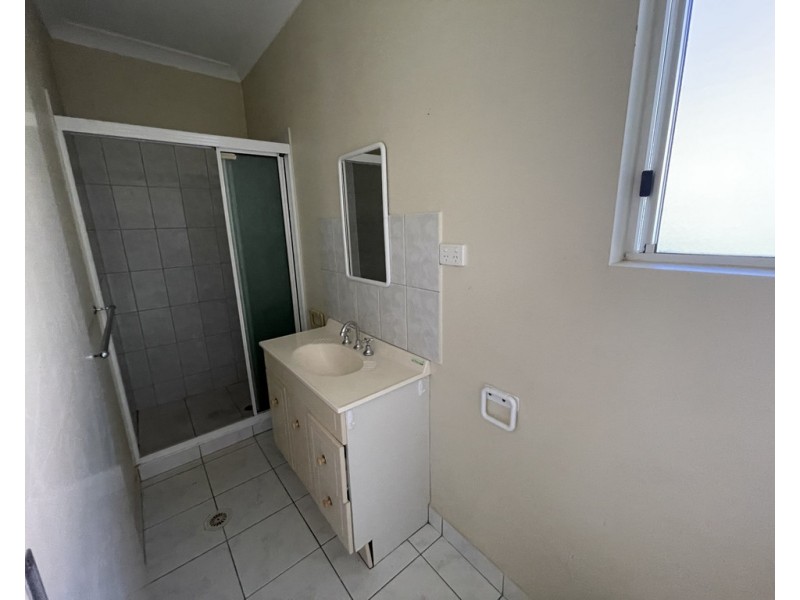 1/4 Merriak Court, Gray NT 0830