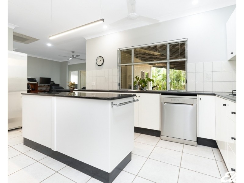 12 Edgecumbe Court, Gray NT 0830