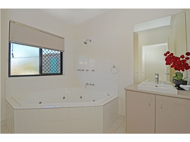 8 Deane Crescent, Rosebery NT 0832