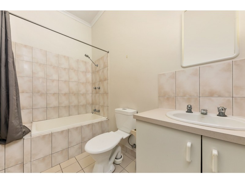 1/2 Merriak Court, Gray NT 0830