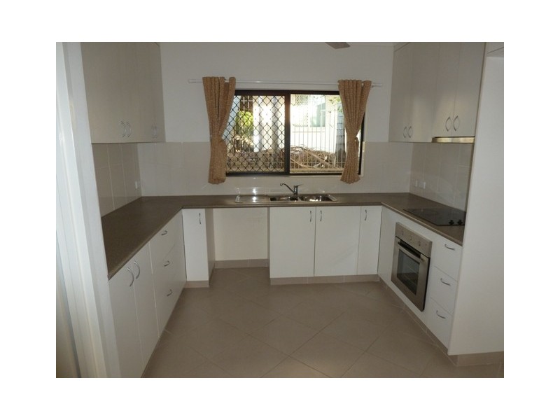 8 Edgecumbe  Court, Gray NT 0830