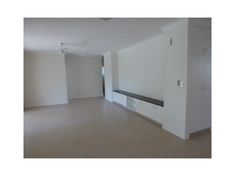 8 Edgecumbe  Court, Gray NT 0830