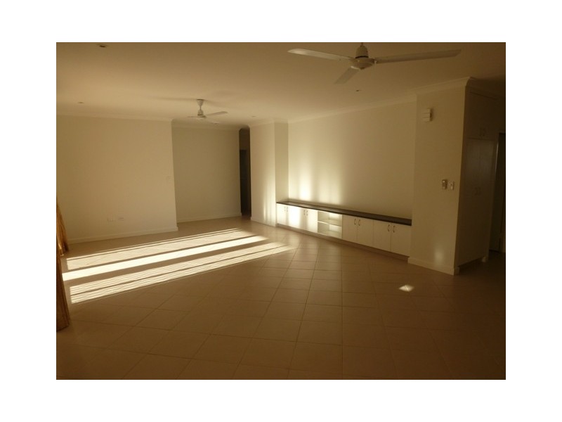 8 Edgecumbe Court, Gray NT 0830