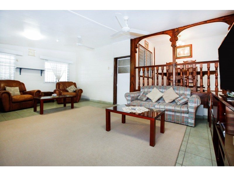 5 HAROLD STREET, West End QLD 4810