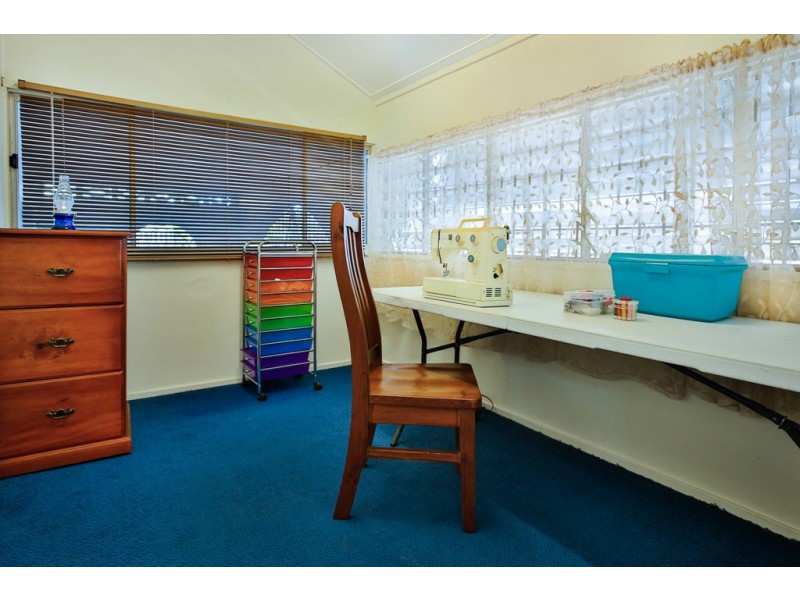 5 HAROLD STREET, West End QLD 4810