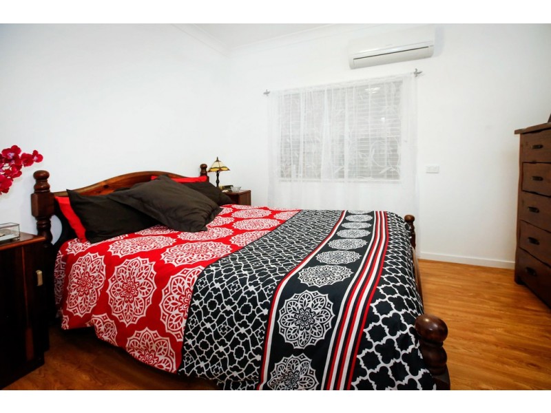 5 HAROLD STREET, West End QLD 4810