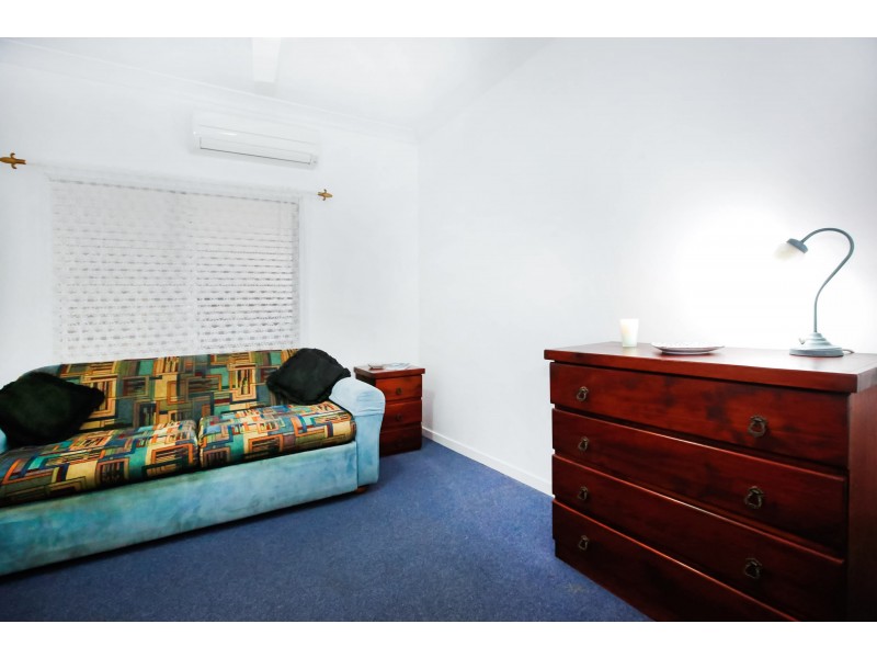 5 HAROLD STREET, West End QLD 4810