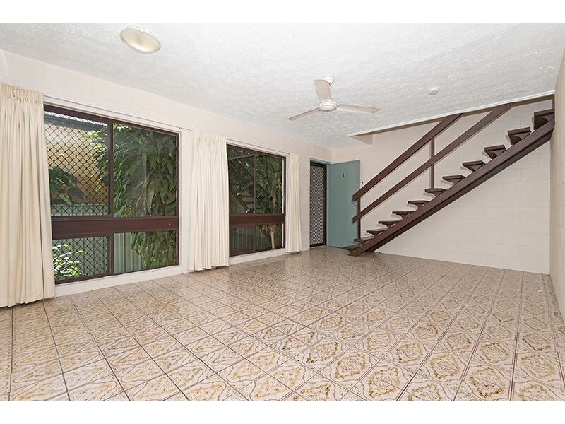 5 PLANT STREET, West End QLD 4810