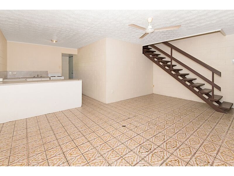 5 PLANT STREET, West End QLD 4810