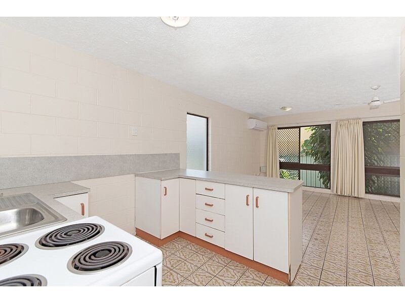 5 PLANT STREET, West End QLD 4810