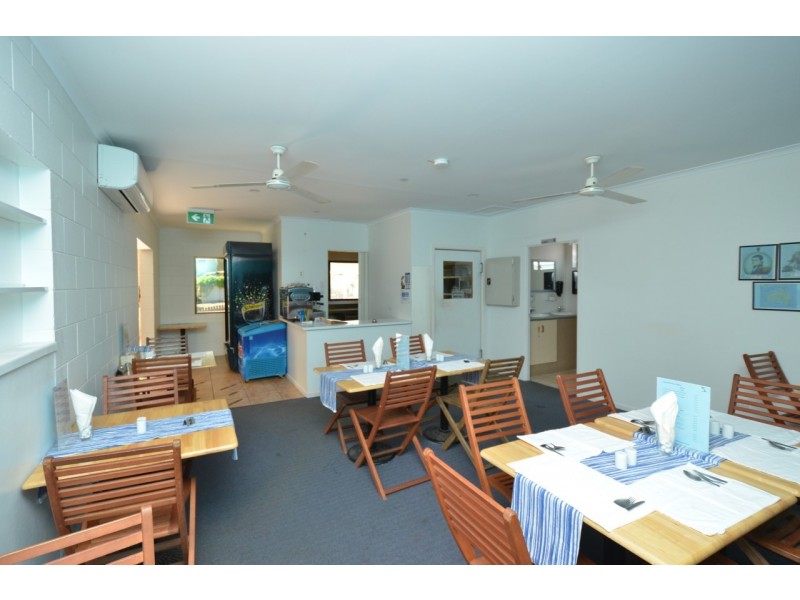 31 LAGOON CRESCENT, Saunders Beach QLD 4818