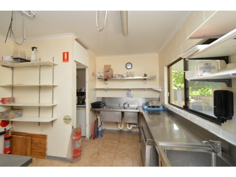 31 LAGOON CRESCENT, Saunders Beach QLD 4818