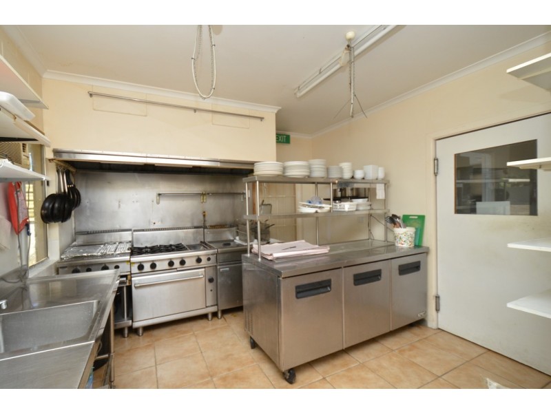 31 LAGOON CRESCENT, Saunders Beach QLD 4818