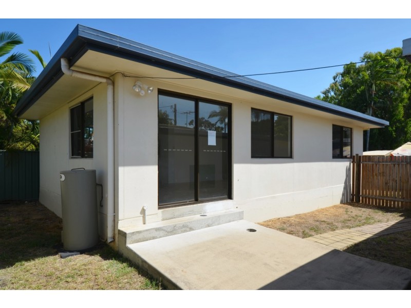 31 LAGOON CRESCENT, Saunders Beach QLD 4818