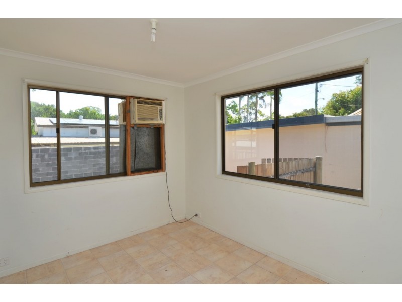 31 LAGOON CRESCENT, Saunders Beach QLD 4818