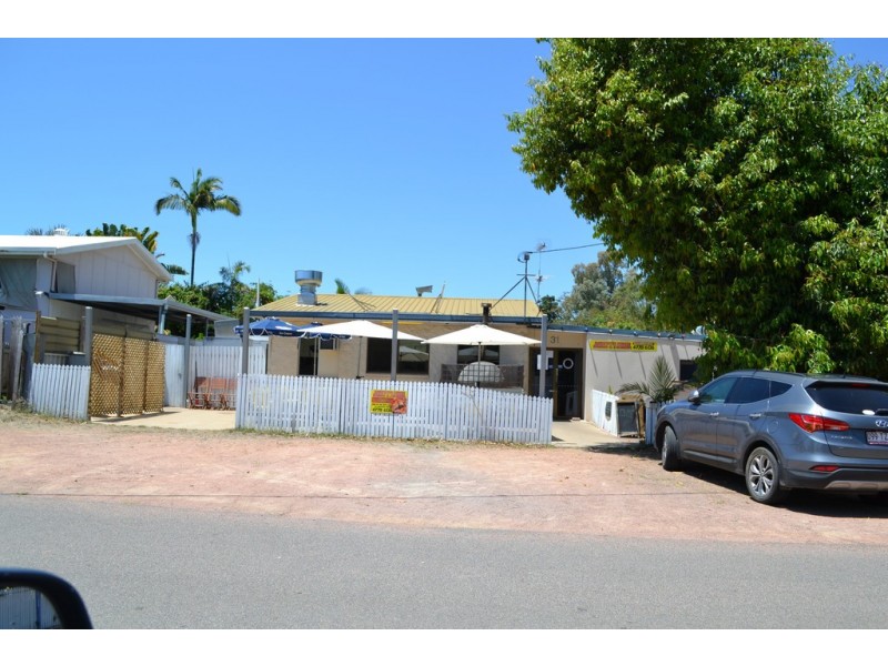 31 LAGOON CRESCENT, Saunders Beach QLD 4818