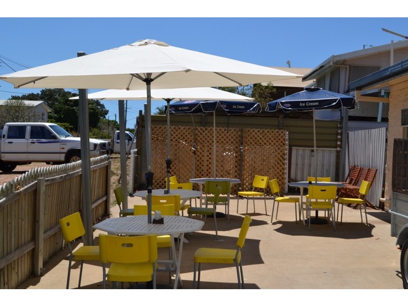 31 LAGOON CRESCENT, Saunders Beach QLD 4818