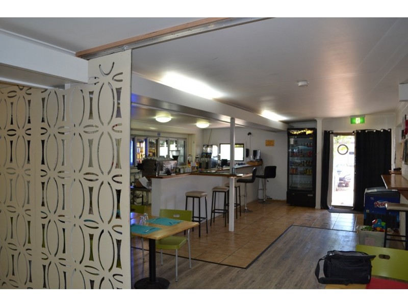 31 LAGOON CRESCENT, Saunders Beach QLD 4818