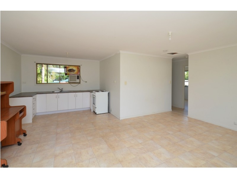 31 LAGOON CRESCENT, Saunders Beach QLD 4818