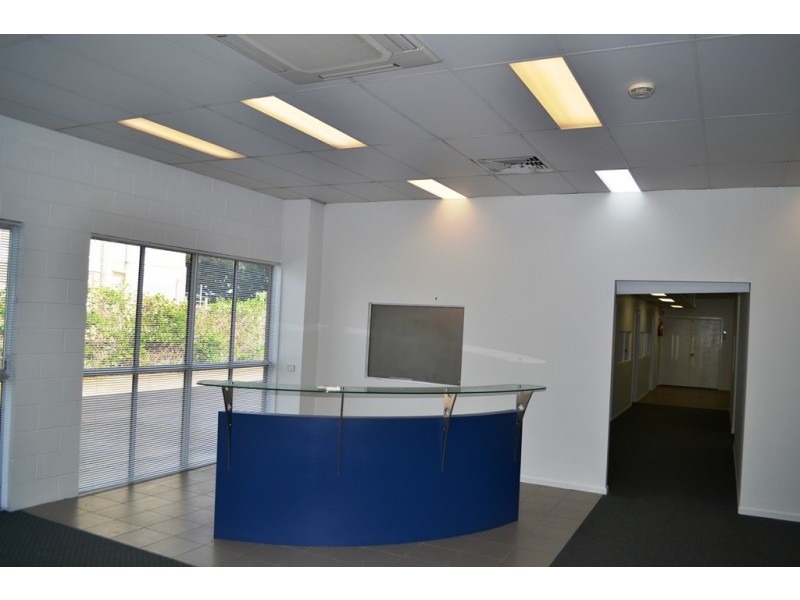 1 / 60 INGHAM ROAD, West End QLD 4810