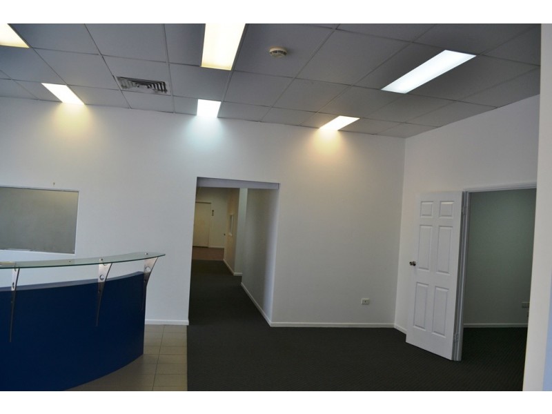 1 / 60 INGHAM ROAD, West End QLD 4810