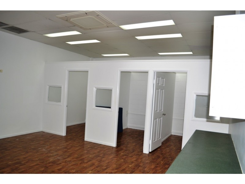 1 / 60 INGHAM ROAD, West End QLD 4810